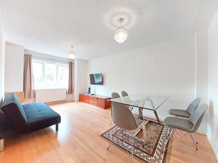 1 Bedroom Flat To Rent In Ardross Court, Creffield Road, London, W3