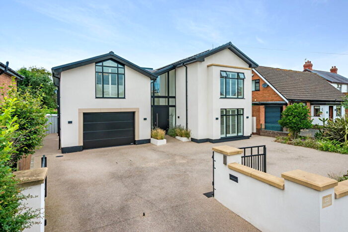 4 Bedroom Detached House For Sale In Hardhorn Road, Poulton-le-fylde, FY6