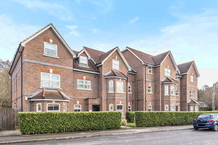 2 Bedroom Apartment To Rent In St Francis Close, Crowthorne, RG45