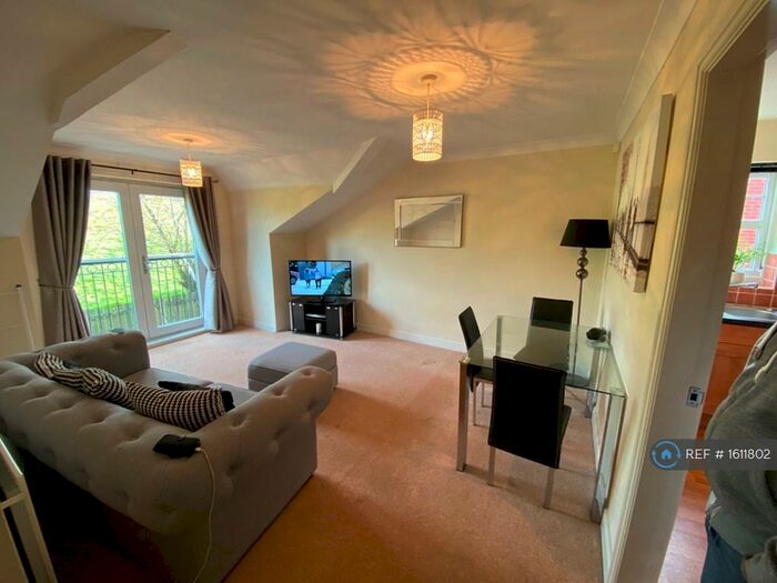 2 Bedroom Flat To Rent In Woodland Court, Darwen, BB3