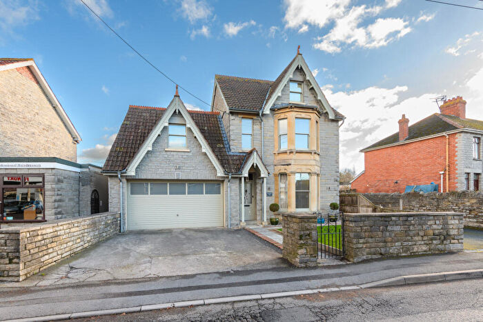 5 Bedroom Detached House For Sale In Leigh Road, Street, BA16