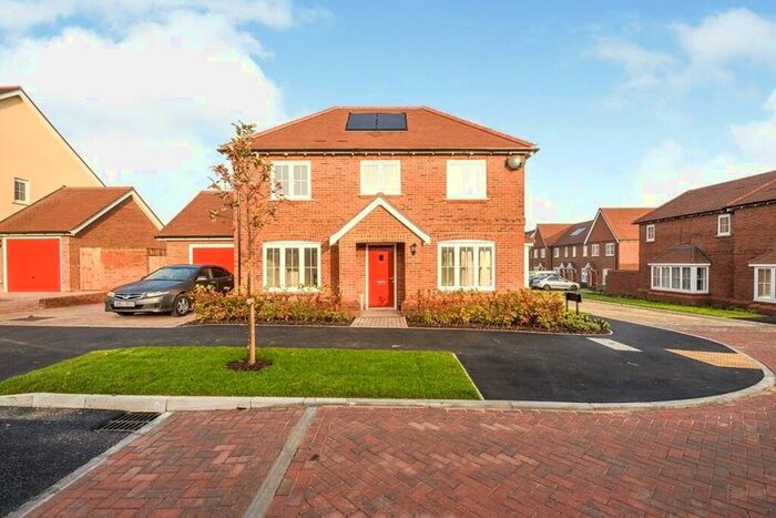 4 Bedroom Detached House To Rent In Pearwood Road, Allington, Maidstone, Kent, ME16