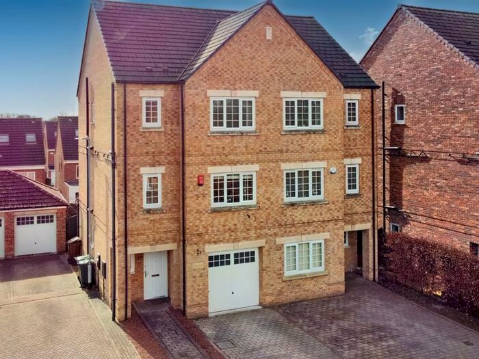 3 Bedroom Semi-Detached House To Rent In Lime Drive, Leeds, West Yorkshire, LS14