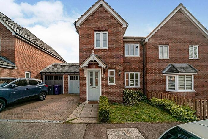 3 Bedroom Semi Detached House To Rent In Hunt Hill Close, Stevenage, Hertfordshire, SG1