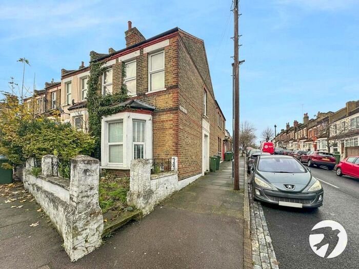 2 Bedroom Flat To Rent In Piedmont Road, London, SE18