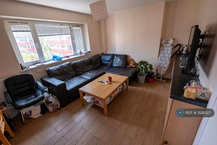 4 Bedroom Maisonette To Rent In Bradley Lynch Court, London, E2