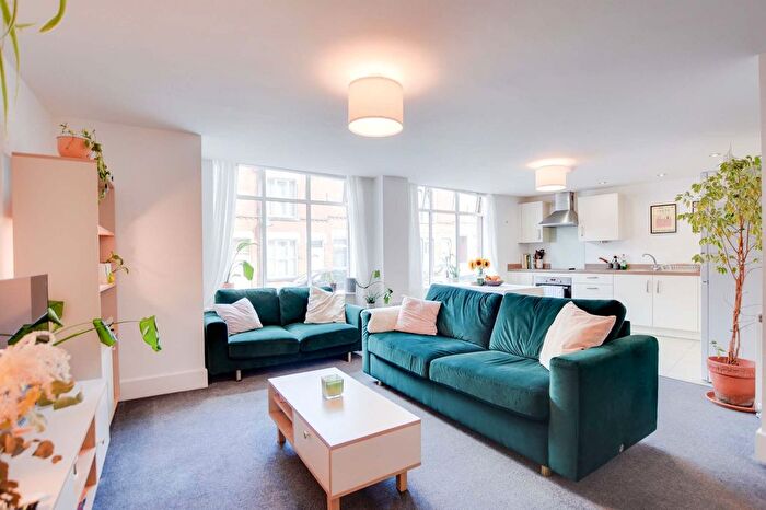 1 Bedroom Flat For Sale In Cowper Street, Knighton Fields, Leicester, LE2