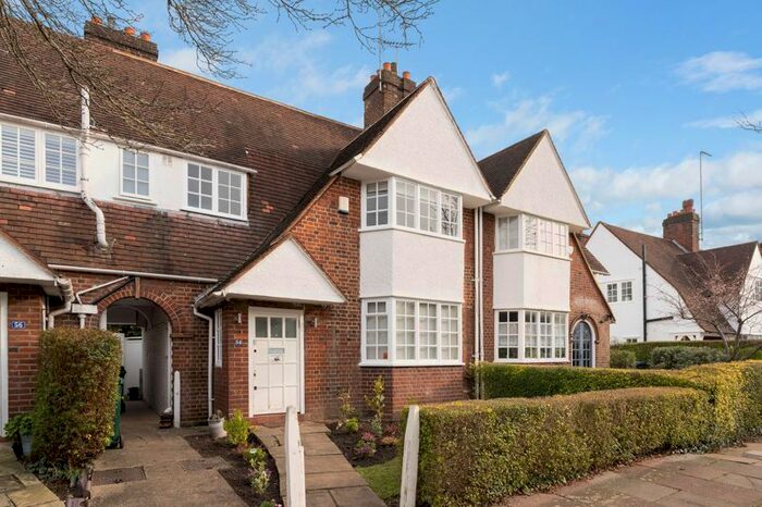 4 Bedroom Property To Rent In Erskine Hill, Hampstead Garden Suburb, NW11