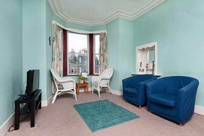 2 Bedroom Flat To Rent In L Roseneath Place, Edinburgh, EH9