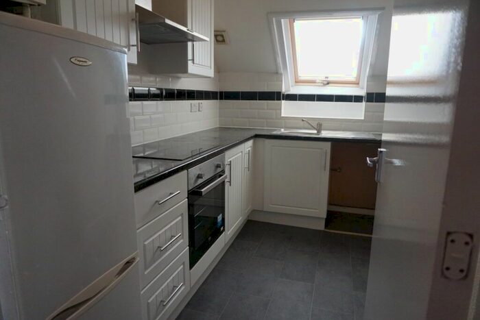 1 Bedroom Flat To Rent In Eastern Avenue, Newbury Park, Essex IG2