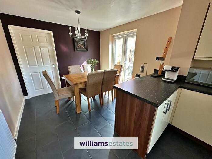4 Bedroom Detached House For Sale In Stryd Y Barcud, Ruthin, LL15