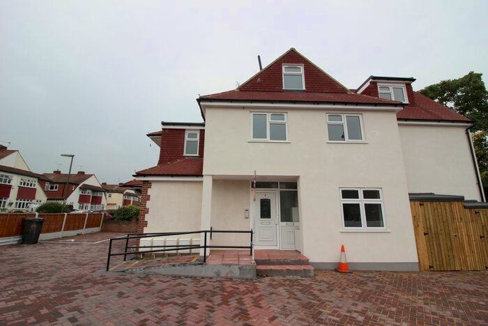 1 Bedroom Flat To Rent In Riverview Road, Ewell, Surrey, KT19