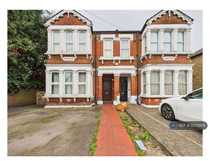 Studio To Rent In Eastern Road, Romford, RM1