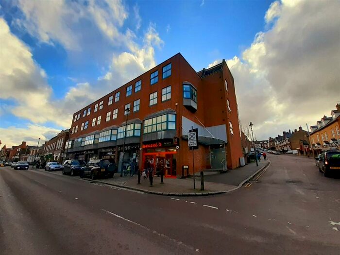 2 Bedroom Apartment To Rent In High Street, Berkhamsted, HP4