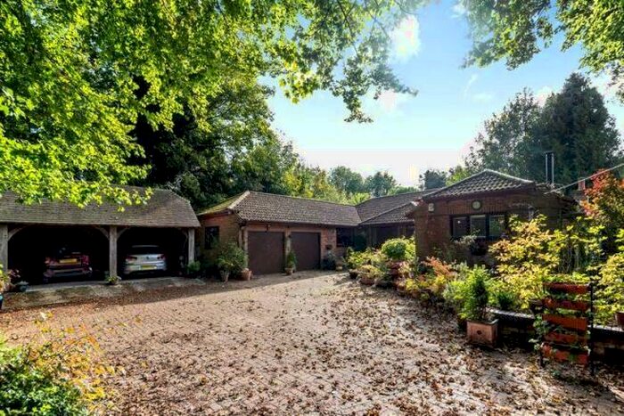 4 Bedroom Detached Bungalow For Sale In Alresford Drove, SO21