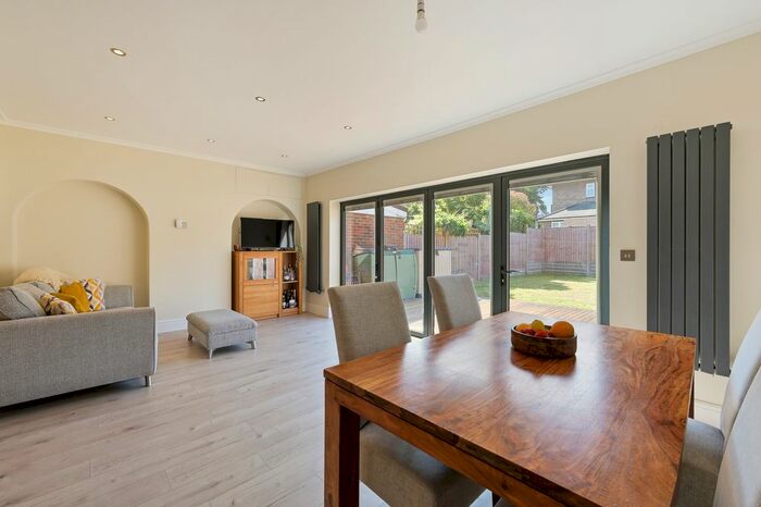 4 Bedroom Property To Rent In Swinburne Road, London, SW15