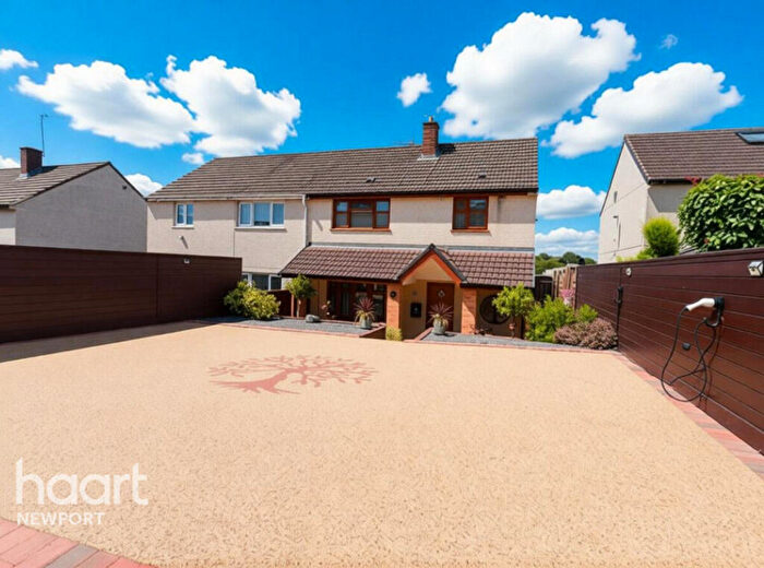 3 Bedroom Semi-Detached House For Sale In Hendre Farm Drive, Newport, NP19
