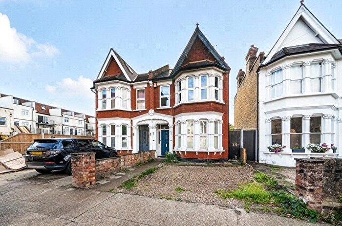 3 Bedroom Duplex For Sale In Sussex Road, London, KT3