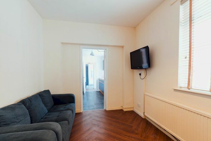5 Bedroom Flat To Rent In Goddard Avenue, Hull HU5