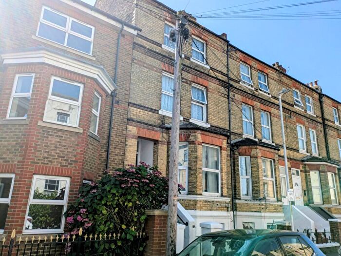 1 Bedroom Apartment To Rent In Victoria Grove, Folkestone, Kent, CT20