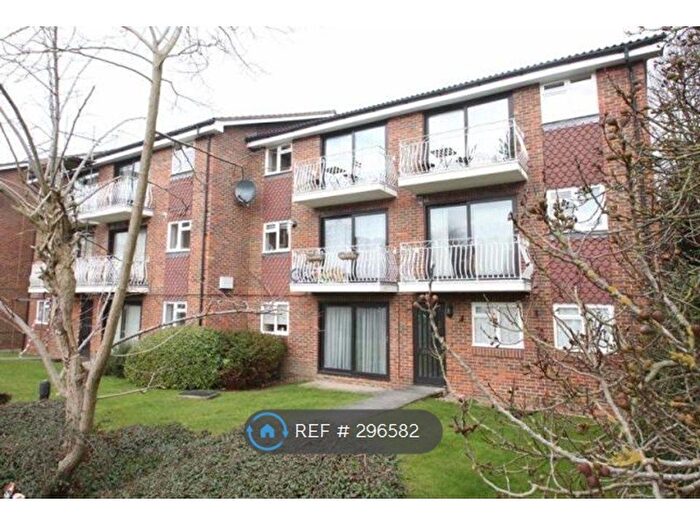 2 Bedroom Flat To Rent In Fleetwood Close, Croydon, CR0