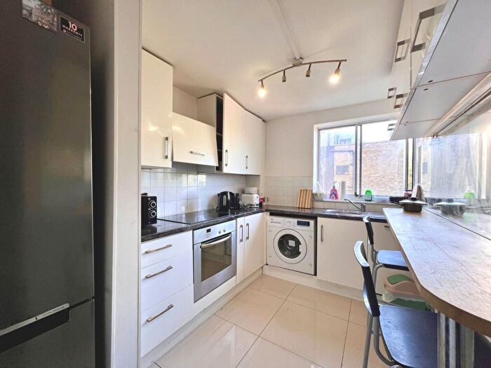 2 Bedroom Flat For Sale In Tenbury Close, Forest Gate, E7