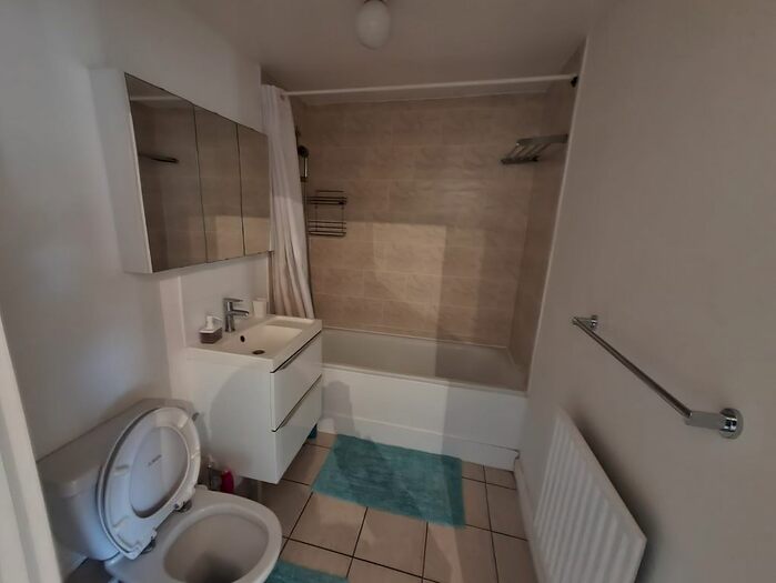 1 Bedroom Flat To Rent In Brotherhood Court, London UB3