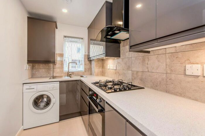 Studio To Rent In Cambridge Grove, Hammersmith, London, W6