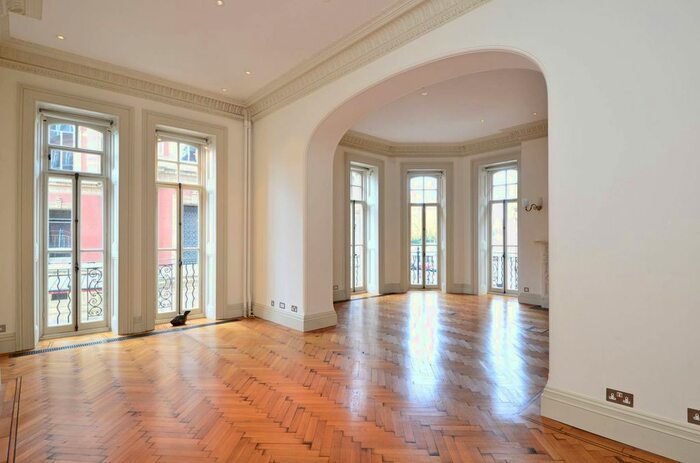 4 Bedroom Flat To Rent In Kensington Gore, South Kensington, London, SW7