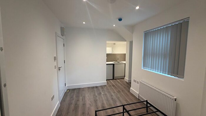 Studio To Rent In Florence Road, London, W5