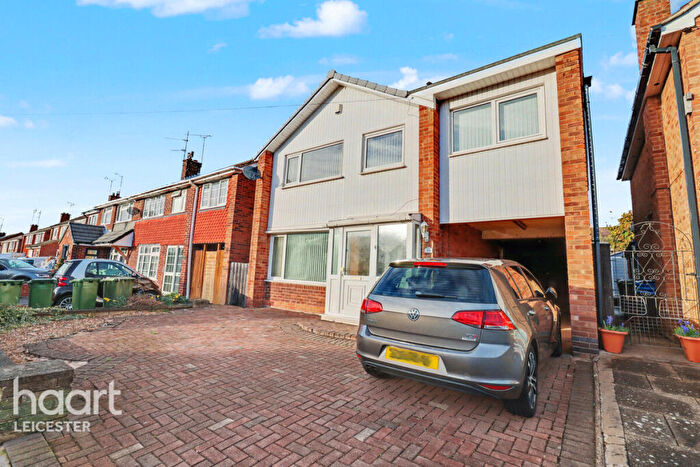 5 Bedroom Detached House For Sale In Farmway, Leicester, LE3