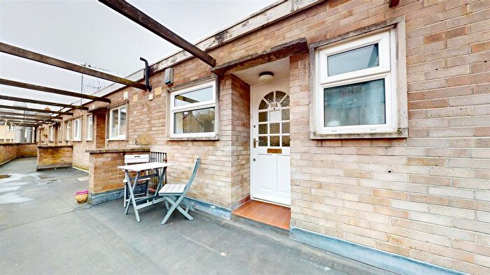 2 Bedroom Flat For Sale In Fortescue Road, Radstock, BA3