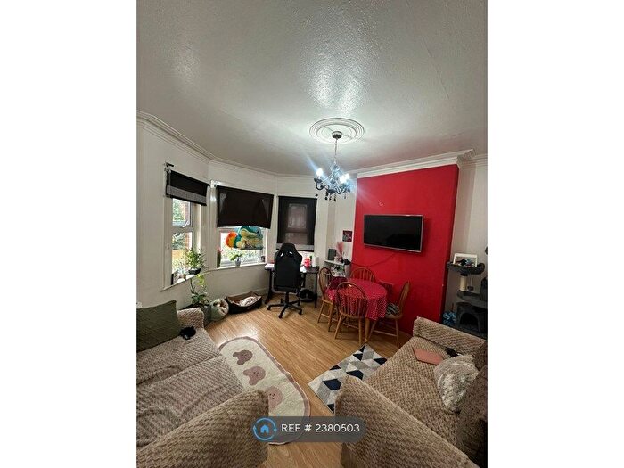 2 Bedroom Flat To Rent In Ambleside Road, London, NW10