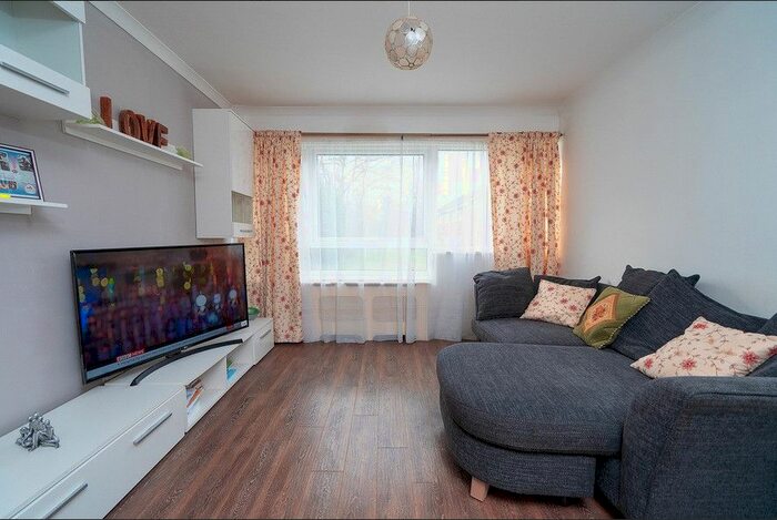 2 Bedroom Flat To Rent In Hurst View Grange, South Croydon, Surrey, CR2