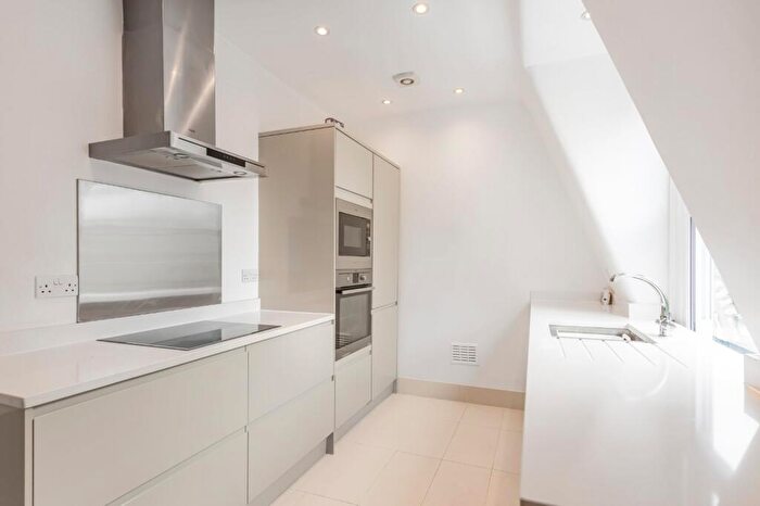2 Bedroom Flat For Sale In Goldhurst Terrace, London, NW6