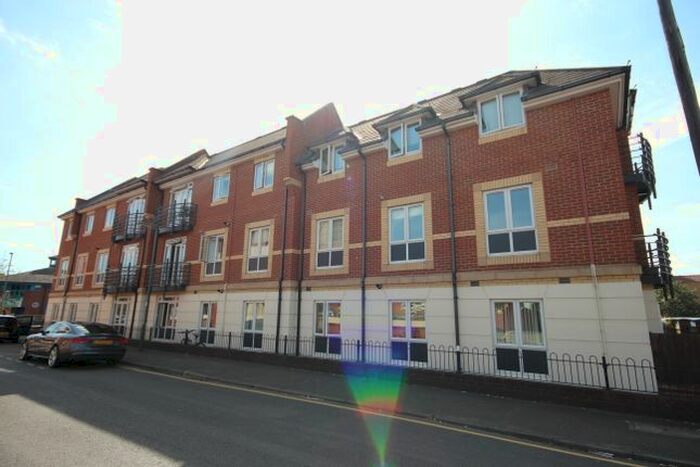 2 Bedroom Flat For Sale In Henley Court, Denham Road, TW20