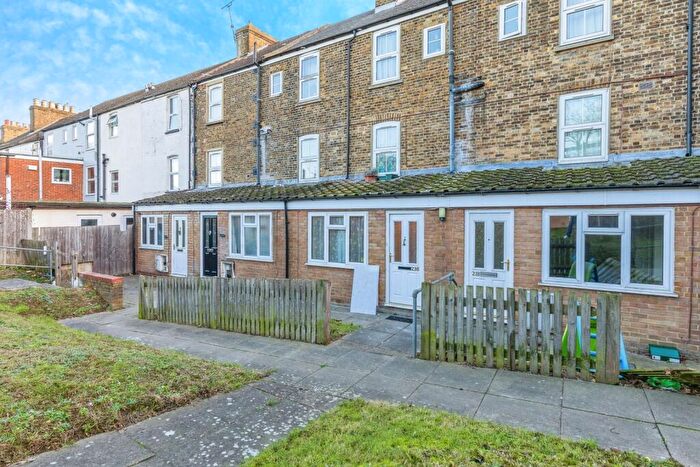 1 Bedroom Flat For Sale In Victoria Street, Gillingham, Kent, ME7