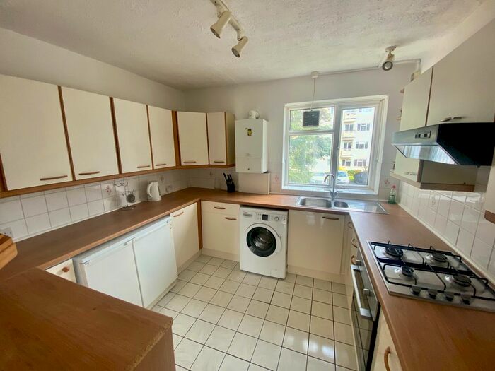 2 Bedroom Flat To Rent In Kingsnympton Park, Kingston Upon Thames, KT2