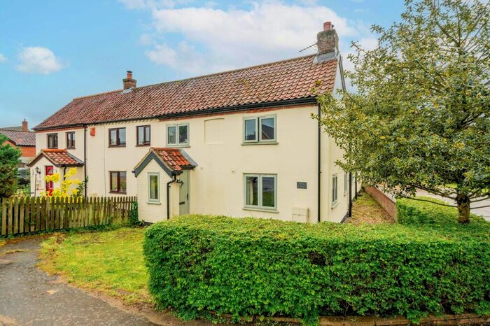 4 Bedroom Semi-Detached House For Sale In Norwich Road, Besthorpe, NR17