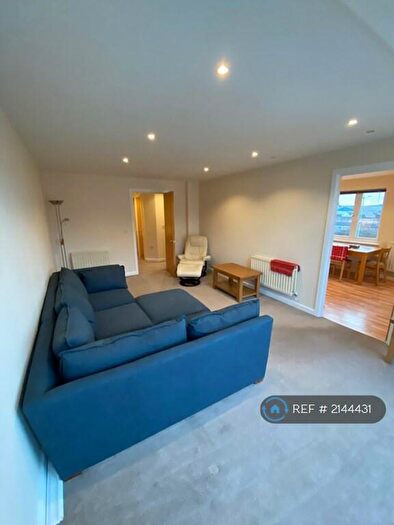 2 Bedroom Flat To Rent In Vellacott Close, Cardiff, CF10