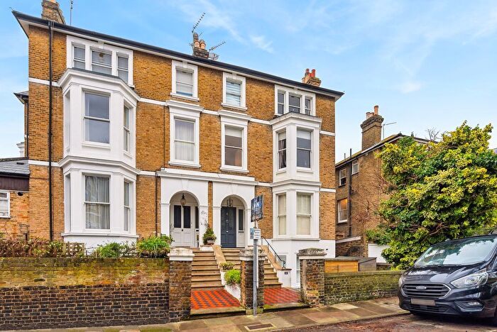 3 Bedroom Flat For Sale In Chislehurst Road, Richmond, TW10