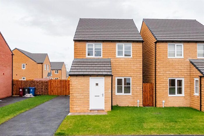 3 Bedroom Detached House To Rent In Cotton Mill Lane, Bradford, BD7