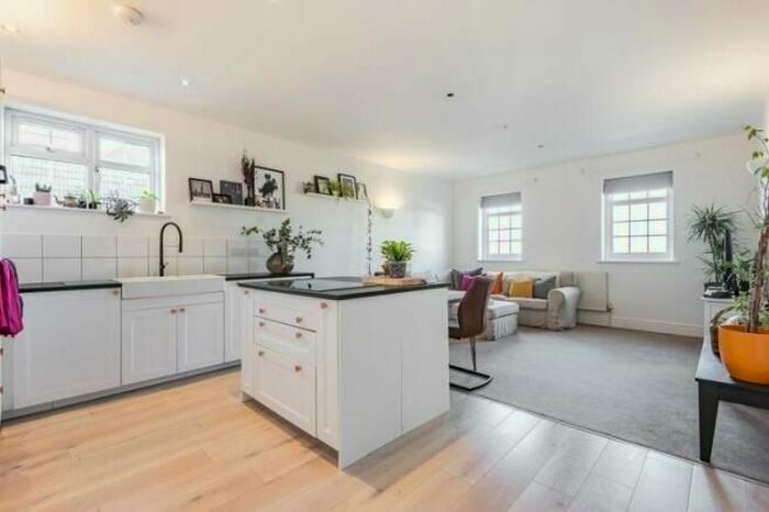 2 Bedroom Flat To Rent In High Street, Beckenham, BR3