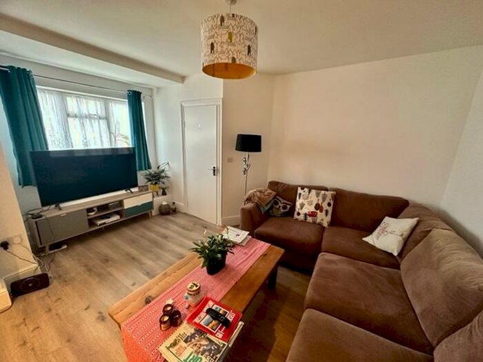 4 Bedroom House To Rent In Furze Platt Road, Maidenhead, SL6