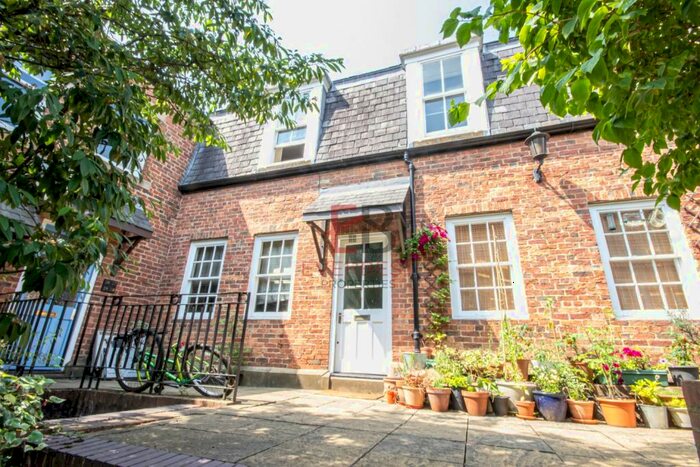 2 Bedroom Apartment To Rent In Tanners Court, Newcastle Upon Tyne, NE1