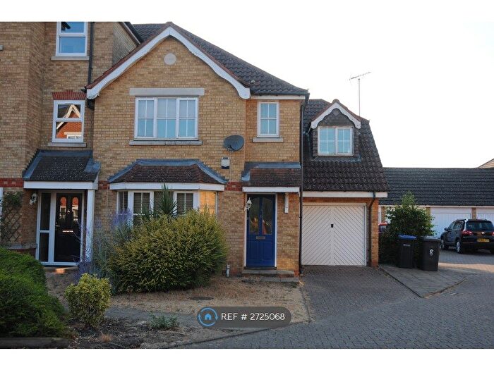 6 Bedroom Semi-Detached House To Rent In Nightingale Shott, Egham, TW20