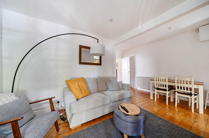 2 Bedroom Apartment To Rent In Messina Avenue, West Hampstead, London, NW6