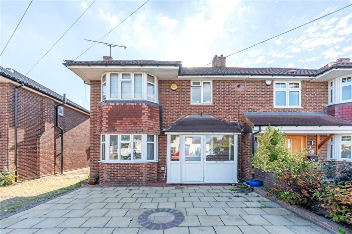3 Bedroom Semi-detached House For Sale In Hanworth Road, Hampton, TW12