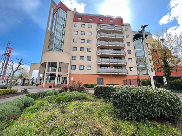 2 Bedroom Apartment To Rent In Wards Wharf Approach, London, E16