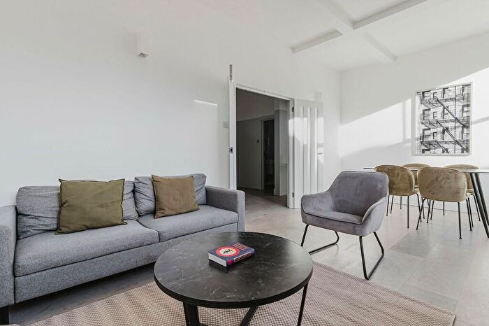 2 Bedroom Apartment To Rent In Great Sutton Street, London, EC1V